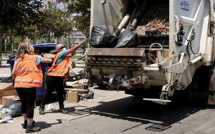 Συγκλονισμένη όλη η Ελλάδα από τον θάνατο της 62χρονης που έσβησε μαζεύοντας σκουπίδια